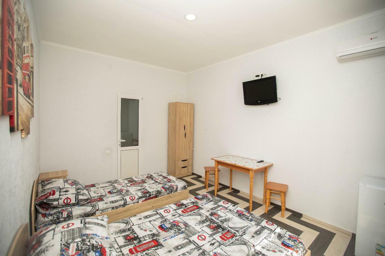 Amalia Hotel Zaliznyy Port Bagian luar foto