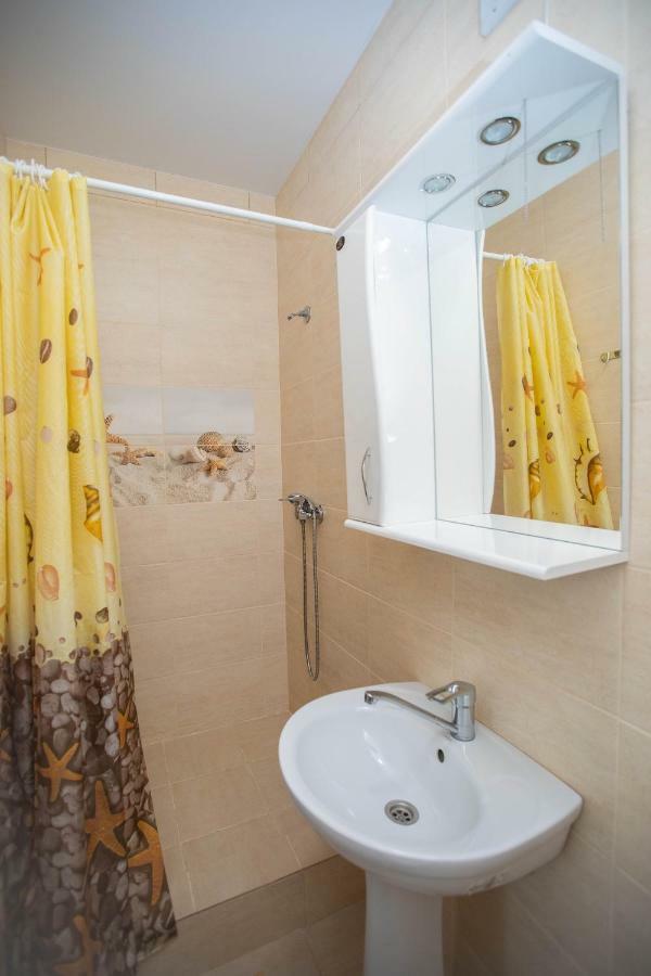 Amalia Hotel Zaliznyy Port Bagian luar foto