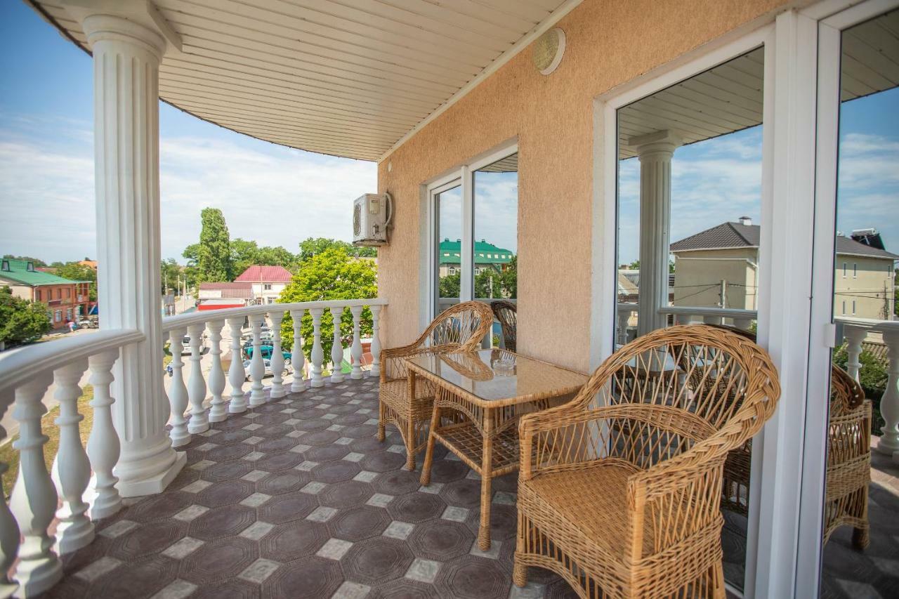 Amalia Hotel Zaliznyy Port Bagian luar foto