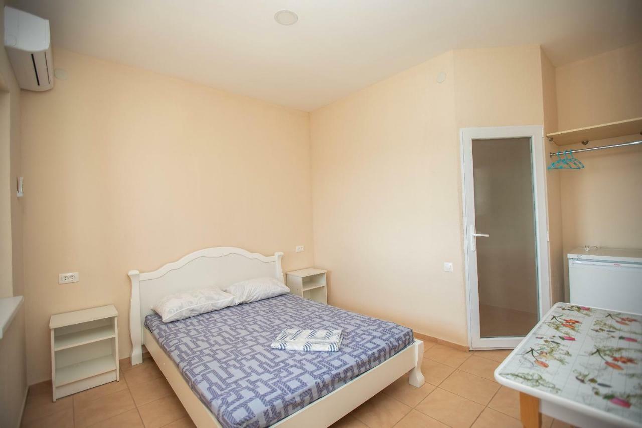 Amalia Hotel Zaliznyy Port Bagian luar foto