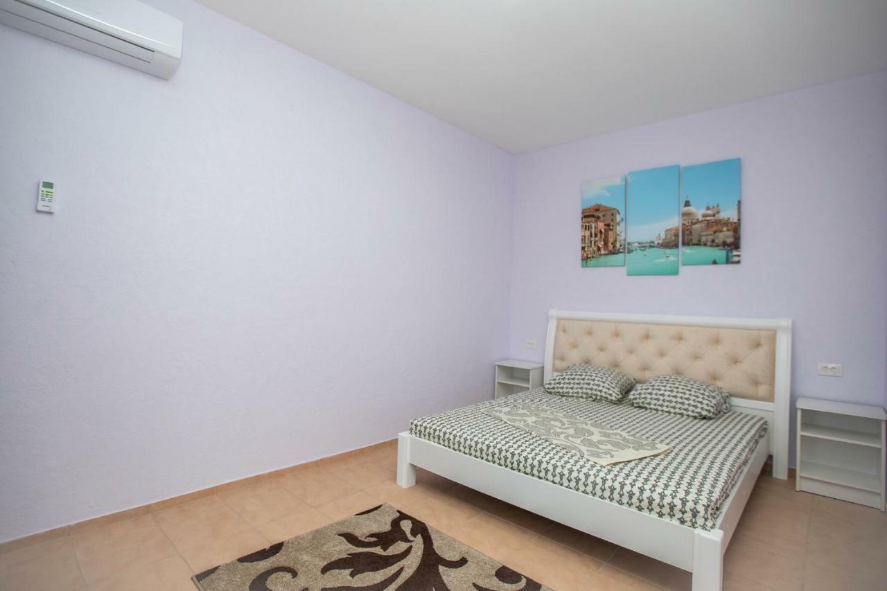 Amalia Hotel Zaliznyy Port Bagian luar foto
