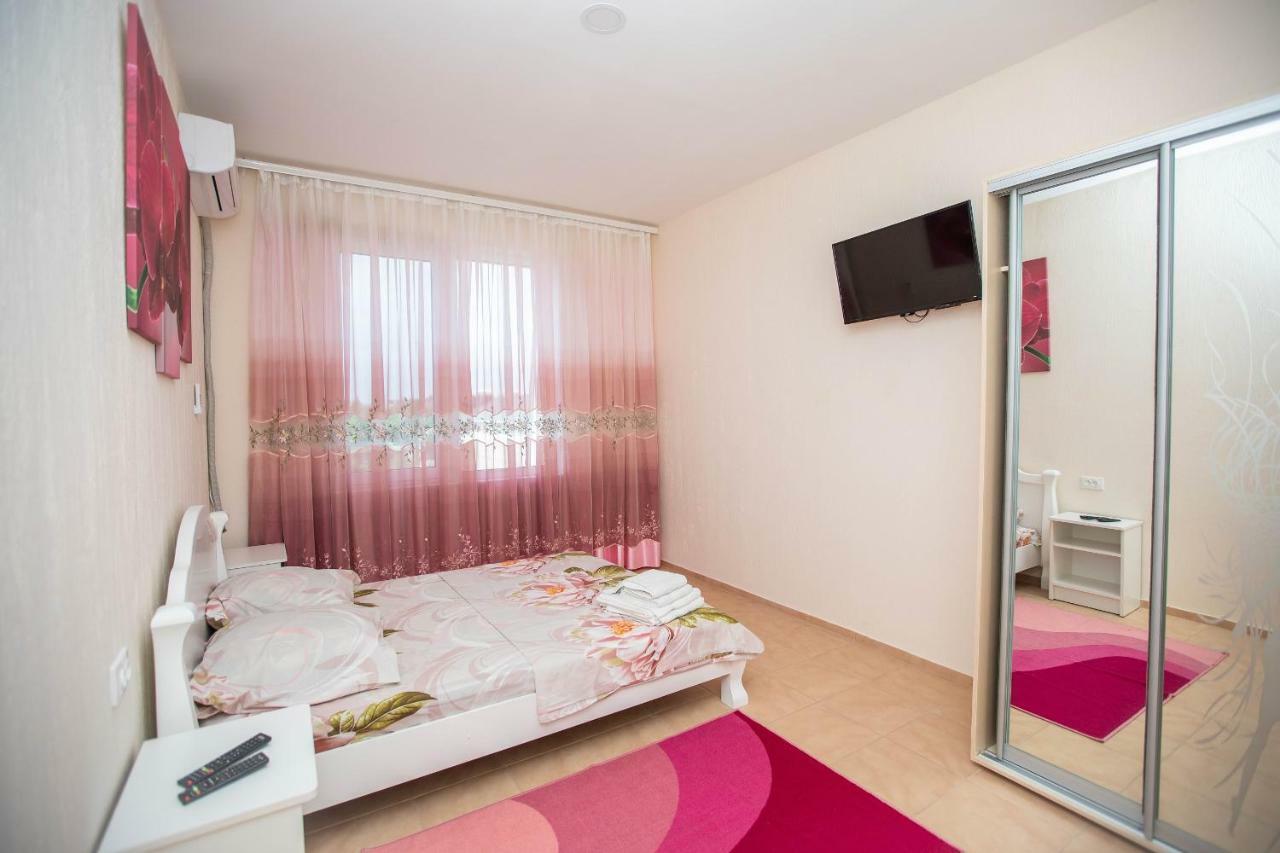 Amalia Hotel Zaliznyy Port Bagian luar foto