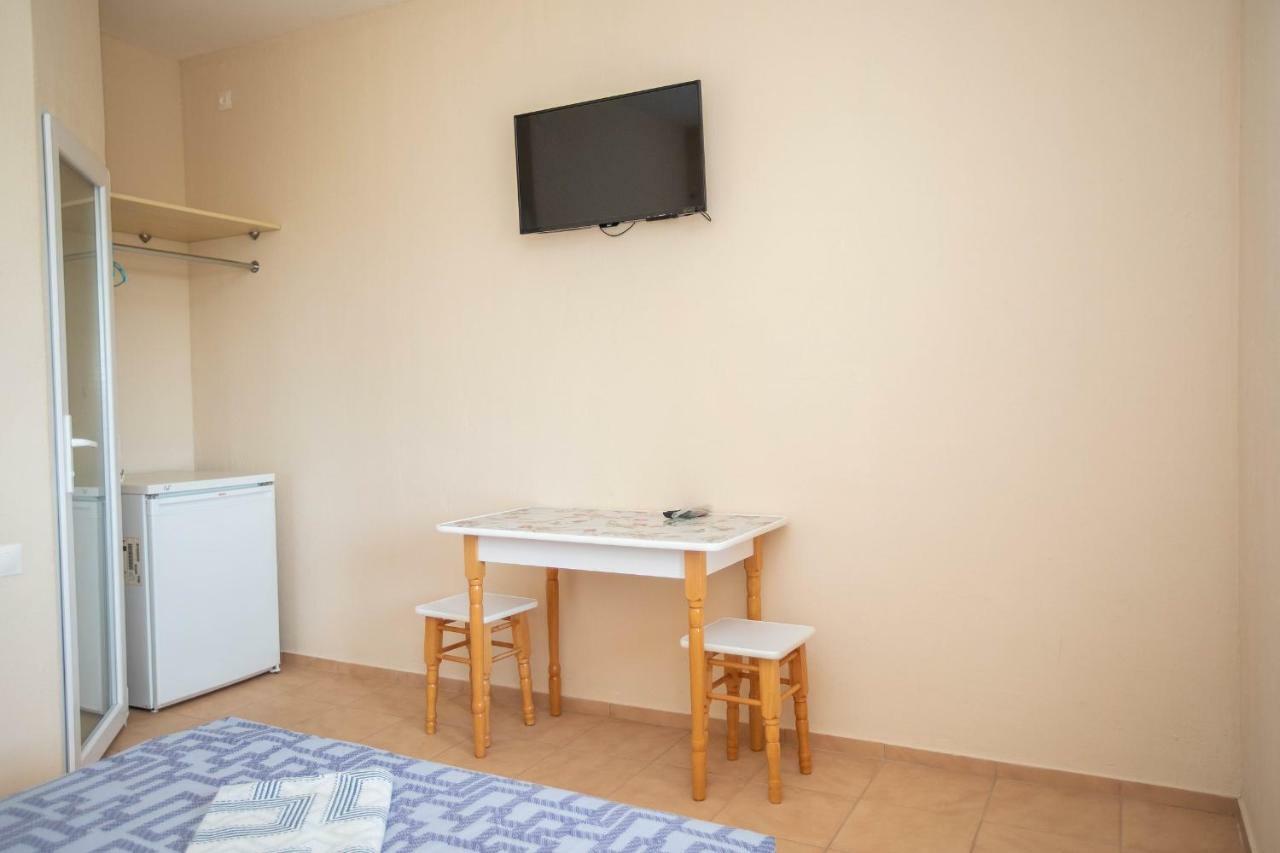 Amalia Hotel Zaliznyy Port Bagian luar foto