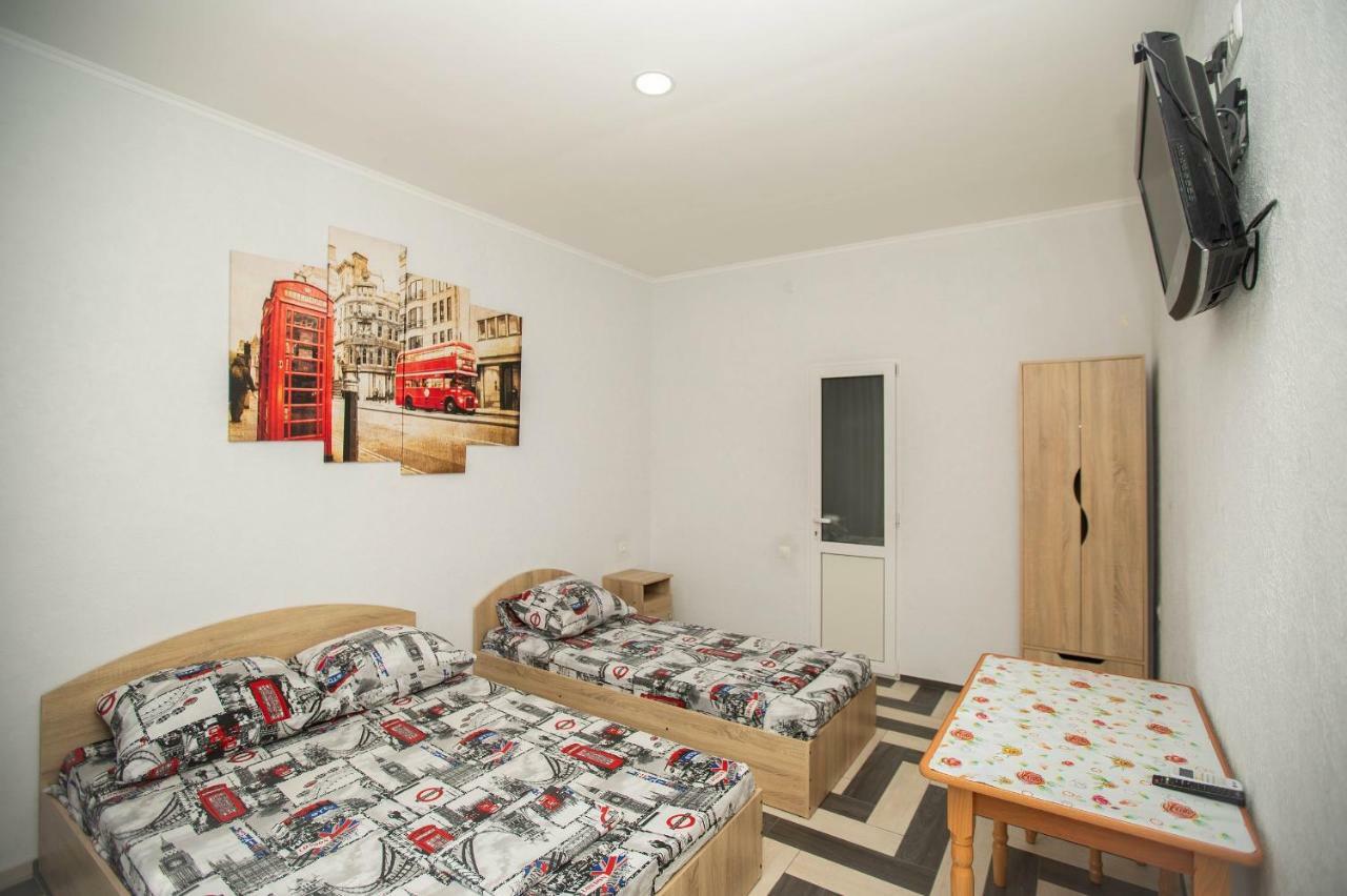 Amalia Hotel Zaliznyy Port Bagian luar foto