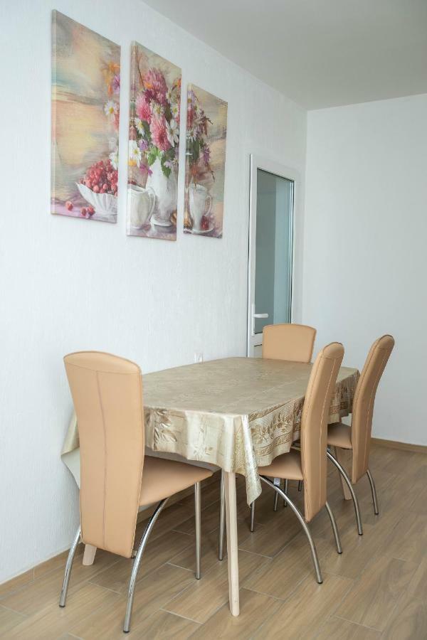 Amalia Hotel Zaliznyy Port Bagian luar foto